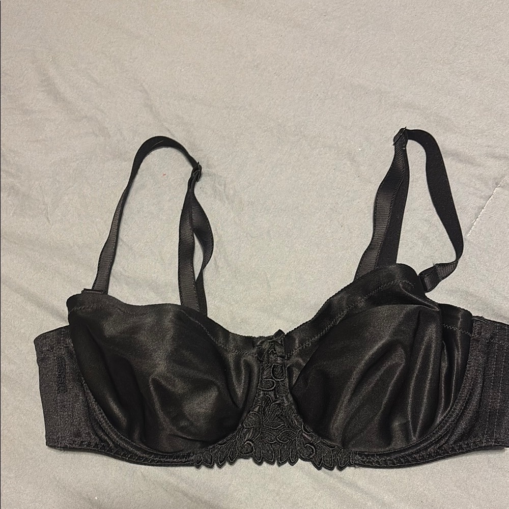 Chantelle Black  unlined underwire convertible Bra  size 40C